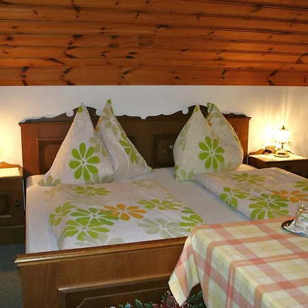 Gastehaus Rosenberger Tropolach